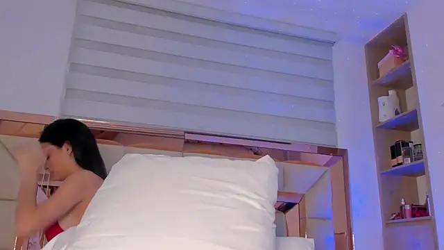 Snapshot of violetta-brown1 chatting on 01.24.25 violetta-brown1 online show from 01.24.25