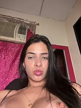 Snapshot of violetta-brown1 chatting on 09.15.25 violetta-brown1 online show from 09.15.25