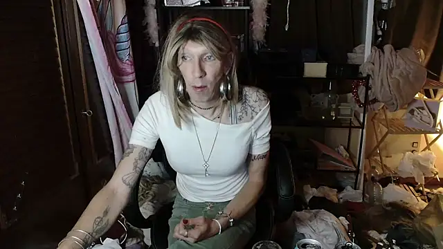 Ombeline1 online show from 10.24.25