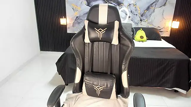 Ivy 16 online show from 11.24.25