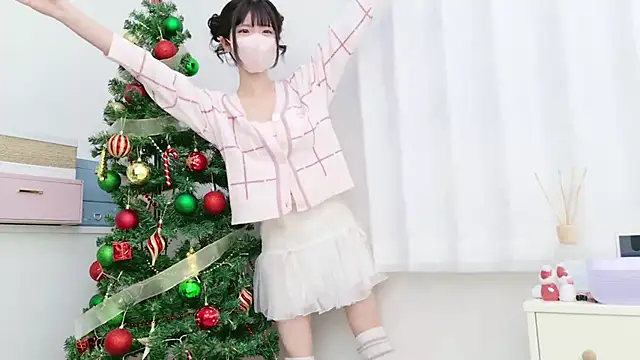 Snapshot of -minami- chatting on 12.19.24 -minami- online show from 12.19.24