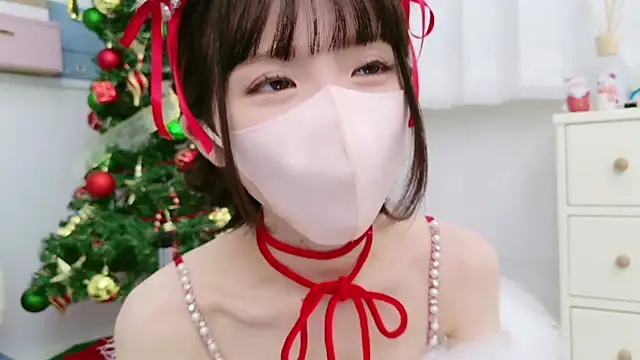 Snapshot of -minami- chatting on 12.27.24 -minami- online show from 12.27.24