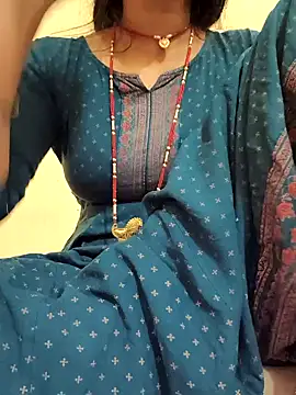 Snapshot of Hi_Radhika chatting on 02.15.25 Hi Radhika online show from 02.15.25