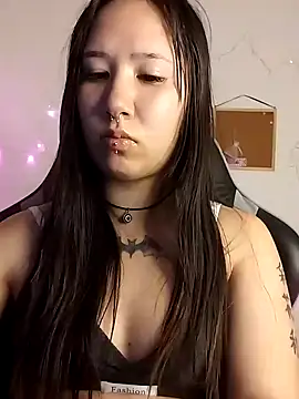 Snapshot of Japabaixinha chatting on 12.18.24 Japabaixinha online show from 12.18.24