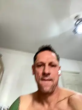 Snapshot of Yourhotboy_42 chatting on 10.11.25 Yourhotboy 42 online show from 10.11.25