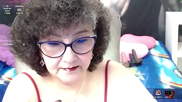 Snapshot of cataleya_mom chatting on 03.08.25 cataleya mom online show from 03.08.25