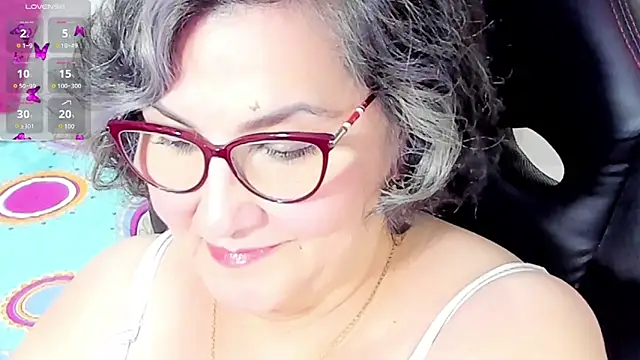 Snapshot of cataleya_mom chatting on 09.24.25 cataleya mom online show from 09.24.25