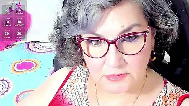 Snapshot of cataleya_mom chatting on 09.26.25 cataleya mom online show from 09.26.25