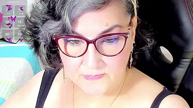 Snapshot of cataleya_mom chatting on 09.27.25 cataleya mom online show from 09.27.25