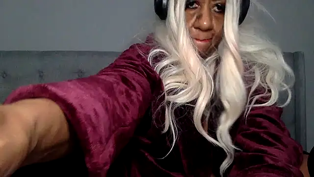 Snapshot of BreanaDivine chatting on 12.19.24 BreanaDivine online show from 12.19.24
