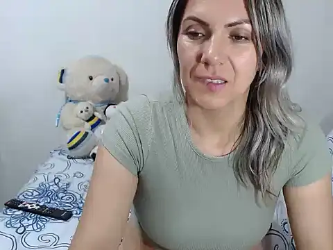 Snapshot of Chantal_hott chatting on 12.13.24 Chantal hott online show from 12.13.24