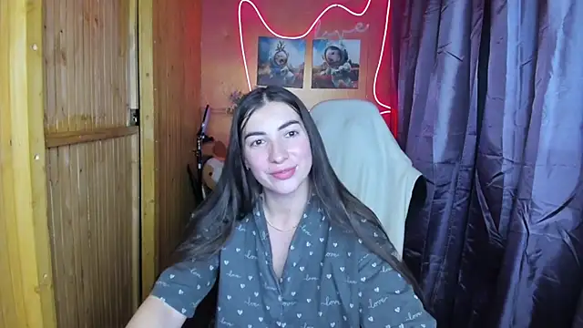 Snapshot of Fiery_Brunette_ chatting on 12.24.24 Fiery Brunette  online show from 12.24.24