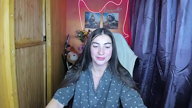 Snapshot of Fiery_Brunette_ chatting on 12.25.24 Fiery Brunette  online show from 12.25.24