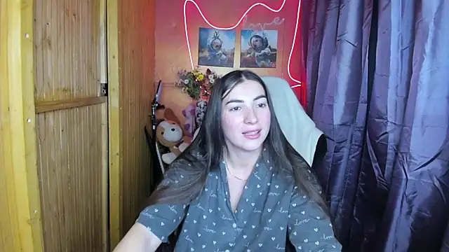 Snapshot of Fiery_Brunette_ chatting on 12.26.24 Fiery Brunette  online show from 12.26.24