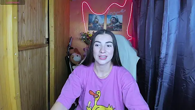 Snapshot of Fiery_Brunette_ chatting on 01.04.25 Fiery Brunette  online show from 01.04.25