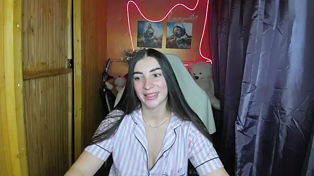 Snapshot of Fiery_Brunette_ chatting on 01.23.25 Fiery Brunette  online show from 01.23.25