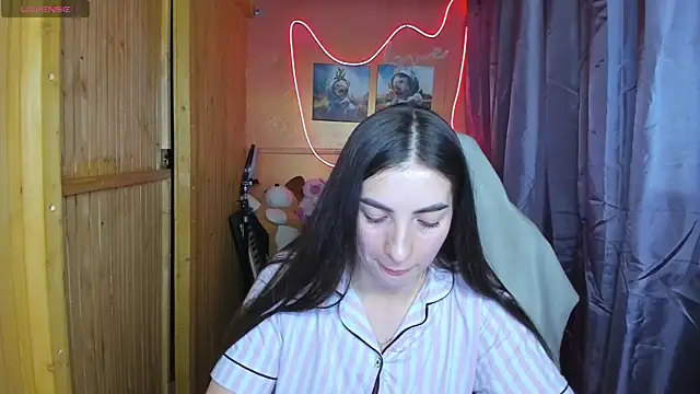 Snapshot of Fiery_Brunette_ chatting on 02.18.25 Fiery Brunette  online show from 02.18.25