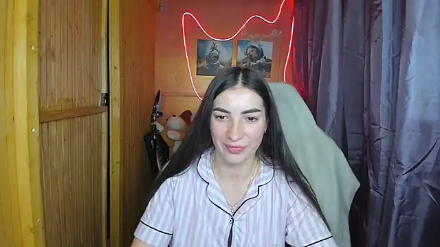 Fiery Brunette  online show from 02.19.25