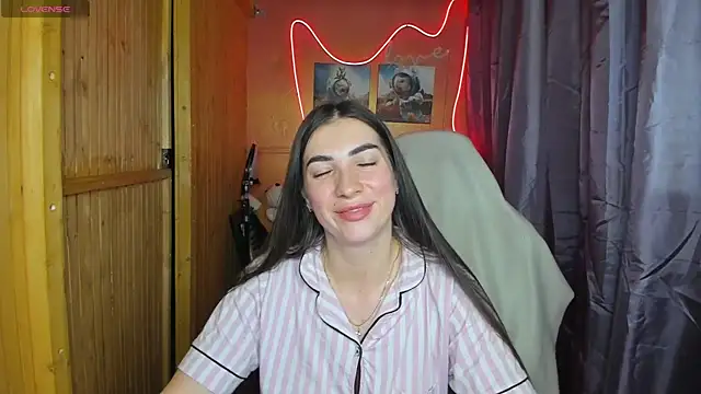 Snapshot of Fiery_Brunette_ chatting on 02.20.25 Fiery Brunette  online show from 02.20.25