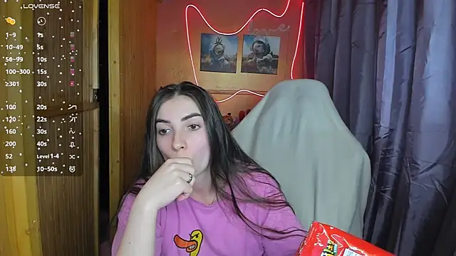 Snapshot of Fiery_Brunette_ chatting on 02.24.25 Fiery Brunette  online show from 02.24.25