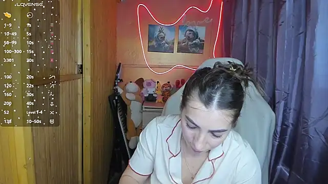 Snapshot of Fiery_Brunette_ chatting on 02.25.25 Fiery Brunette  online show from 02.25.25