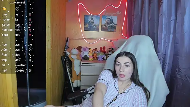 Snapshot of Fiery_Brunette_ chatting on 02.27.25 Fiery Brunette  online show from 02.27.25