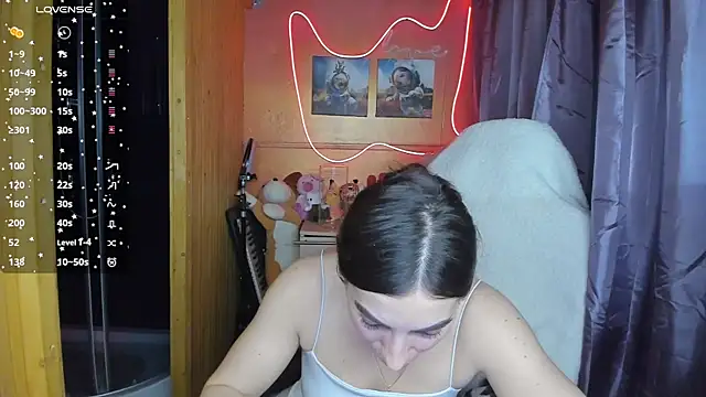 Snapshot of Fiery_Brunette_ chatting on 03.21.25 Fiery Brunette  online show from 03.21.25