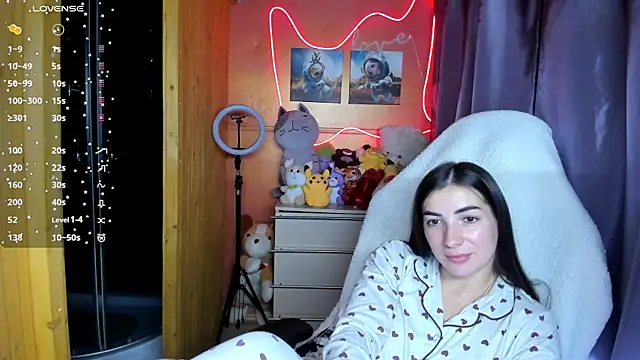 Snapshot of Fiery_Brunette_ chatting on 09.19.25 Fiery Brunette  online show from 09.19.25