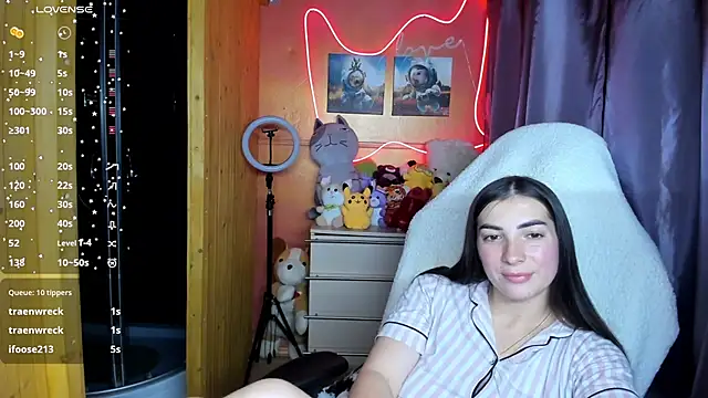 Snapshot of Fiery_Brunette_ chatting on 09.22.25 Fiery Brunette  online show from 09.22.25