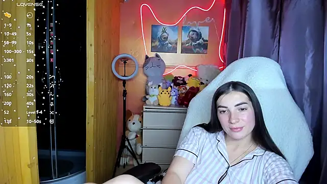 Snapshot of Fiery_Brunette_ chatting on 09.23.25 Fiery Brunette  online show from 09.23.25