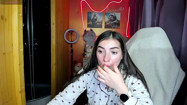 Snapshot of Fiery_Brunette_ chatting on 10.01.25 Fiery Brunette  online show from 10.01.25