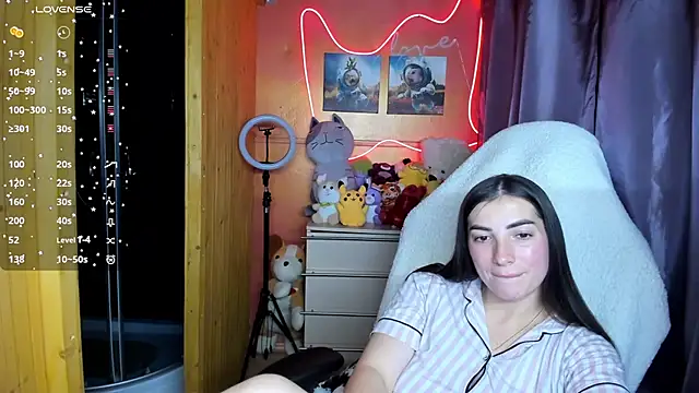 Snapshot of Fiery_Brunette_ chatting on 10.03.25 Fiery Brunette  online show from 10.03.25