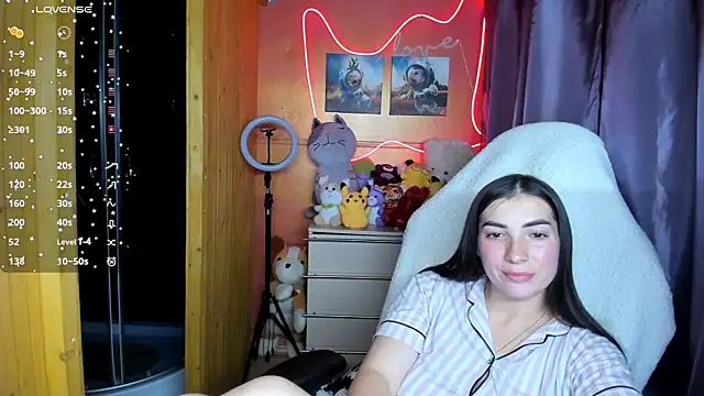 Snapshot of Fiery_Brunette_ chatting on 10.05.25 Fiery Brunette  online show from 10.05.25