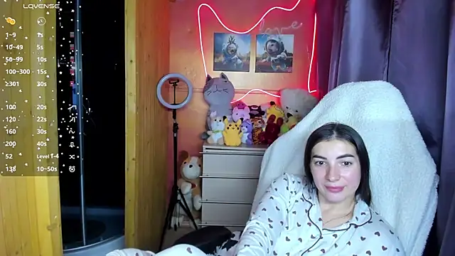 Snapshot of Fiery_Brunette_ chatting on 10.08.25 Fiery Brunette  online show from 10.08.25