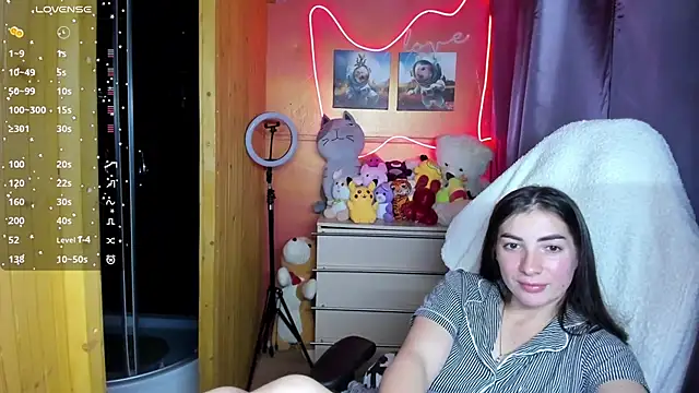 Snapshot of Fiery_Brunette_ chatting on 10.13.25 Fiery Brunette  online show from 10.13.25