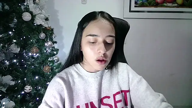 Snapshot of aineangeel chatting on 12.28.24 aineangeel online show from 12.28.24