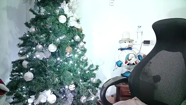 Snapshot of aineangeel chatting on 01.29.25 aineangeel online show from 01.29.25