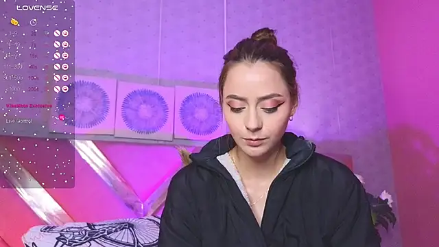 Snapshot of Keidancee chatting on 12.27.24 Keidancee online show from 12.27.24
