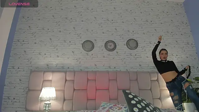 Snapshot of Keidancee chatting on 01.04.25 Keidancee online show from 01.04.25