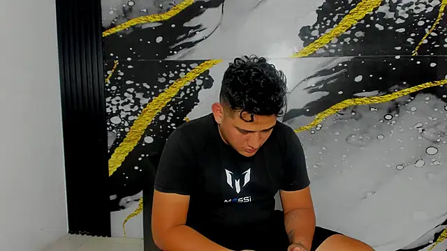 Snapshot of sweethot___ chatting on 09.22.25 sweethot online show from 09.22.25