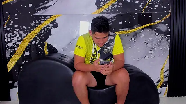 Snapshot of sweethot___ chatting on 10.04.25 sweethot online show from 10.04.25