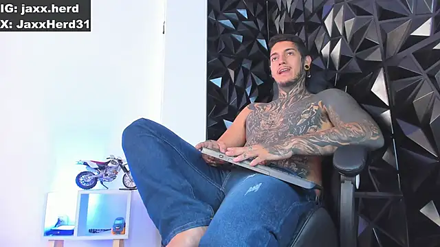 Snapshot of JAXXXONHERD chatting on 02.12.25 JAXXXONHERD online show from 02.12.25