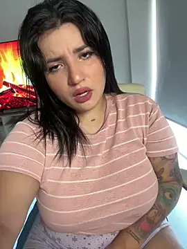 Snapshot of horny_roomiess chatting on 01.21.25 horny roomiess online show from 01.21.25