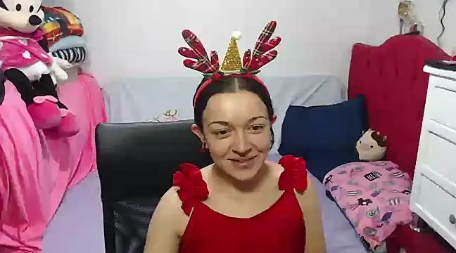 Snapshot of Angela_18honey chatting on 12.16.24 Angela 18honey online show from 12.16.24