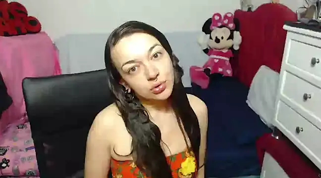 Snapshot of Angela_18honey chatting on 12.22.24 Angela 18honey online show from 12.22.24