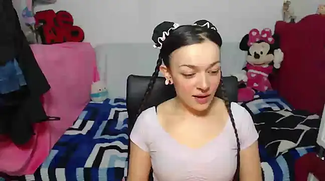 Snapshot of Angela_18honey chatting on 01.03.25 Angela 18honey online show from 01.03.25