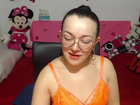 Snapshot of Angela_18honey chatting on 10.17.25 Angela 18honey online show from 10.17.25