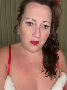 Snapshot of xsexycurvymilf chatting on 12.19.24 xsexycurvymilf online show from 12.19.24