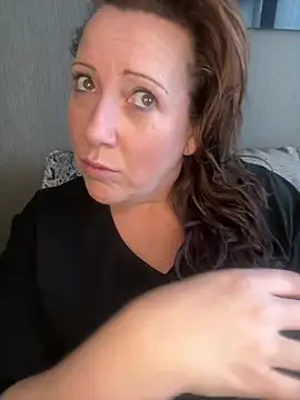 Snapshot of xsexycurvymilf chatting on 02.05.25 xsexycurvymilf online show from 02.05.25