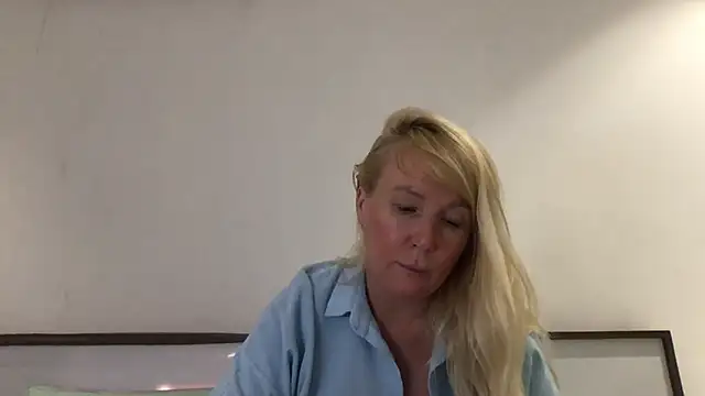 EmmaInLove23 online show from 02.11.25